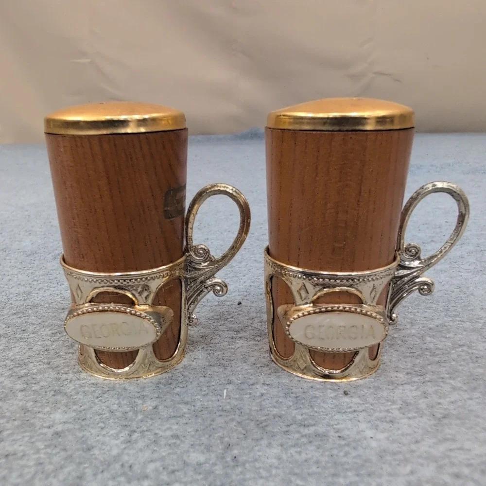 Vintage Wood Salt Pepper Shakers Gold Tone Holders Georgia Souvenir Set